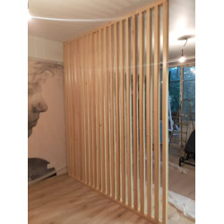 Декор на стену в гостиную из дерева