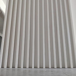 Панель под рейки на стену