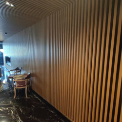 Деревянная реечная панель